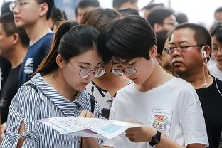 难怪多次打穿诺伊尔！浅野拓磨在家蒙眼练球，这球感